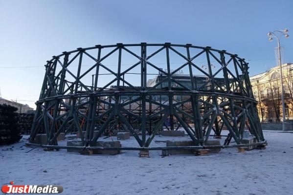 Елка, фестиваль и торговые точки. Рассказываем, как все-таки будет выглядеть ледовый городок в Екатеринбурге в пандемию - Фото 3
