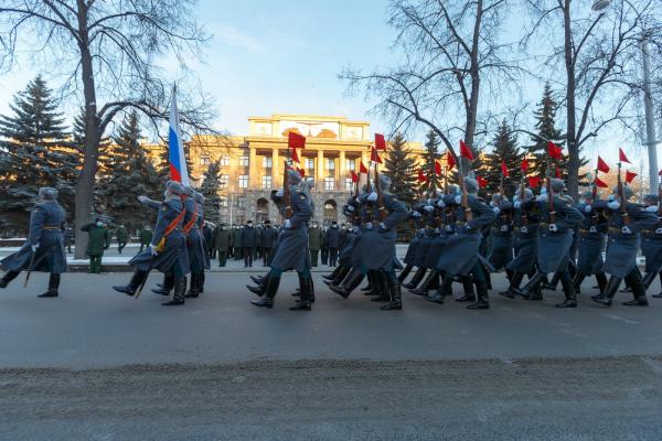Свердловчане возложили цветы к памятнику Георгию Жукову - Фото 4