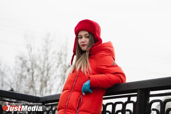 Ольга Татарникова, пресс-секретарь Музея Истории Екатеринбурга:  «Жду снега и морозов, чтобы надеть болоньки и делать «фьють-фьють» штанинами!». В Екатеринбурге -7 градусов - Фото 5