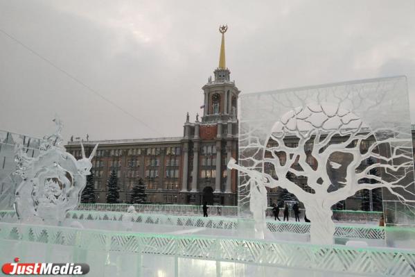 В Екатеринбурге на площади 1905 года открыли ледовый городок - Фото 4
