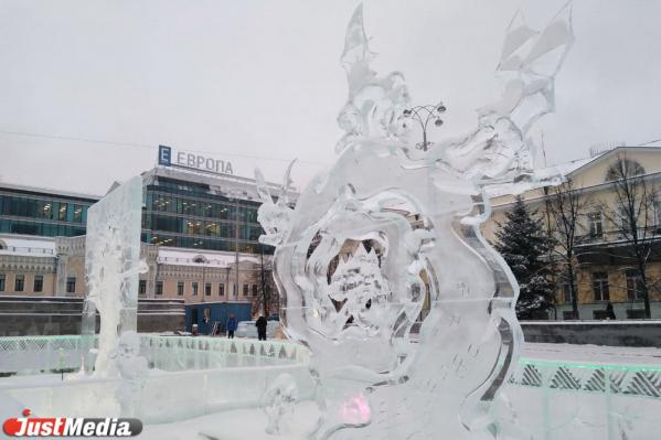 В Екатеринбурге на площади 1905 года открыли ледовый городок - Фото 5
