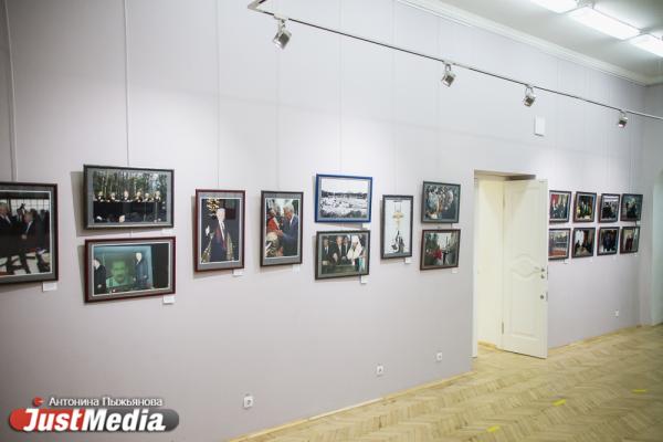 «Первый»: в Екатеринбурге открылась фотовыставка, приуроченная к юбилею Бориса Ельцина. - Фото 2