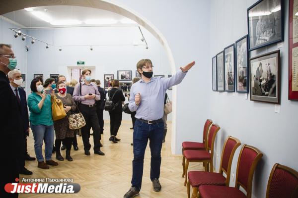 «Первый»: в Екатеринбурге открылась фотовыставка, приуроченная к юбилею Бориса Ельцина. - Фото 3