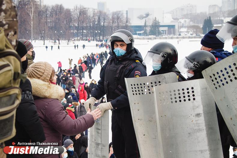 Организаторами митингов могут быть граждане достигшие возраста. Навальный организаторы митингов. Организатор митинга фото. Митинги в СПБ В поддержку белорусского народа 2020.