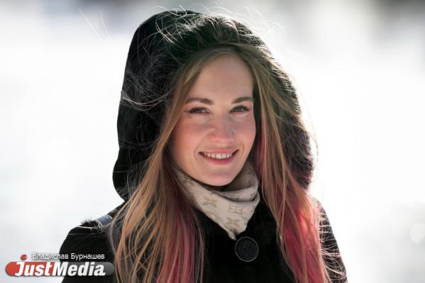 Мастер по росписи одежды Екатерина Рожкова: «Здесь я наслаждаюсь настоящей русской зимой и сугробами, которые лежат аж до весны». В Екатеринбурге -15 градусов - Фото 2