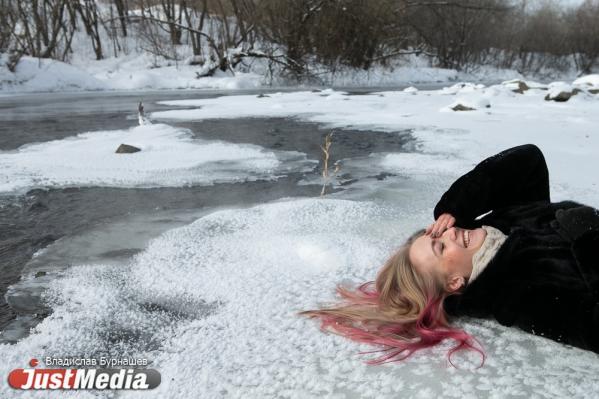 Мастер по росписи одежды Екатерина Рожкова: «Здесь я наслаждаюсь настоящей русской зимой и сугробами, которые лежат аж до весны». В Екатеринбурге -15 градусов - Фото 5