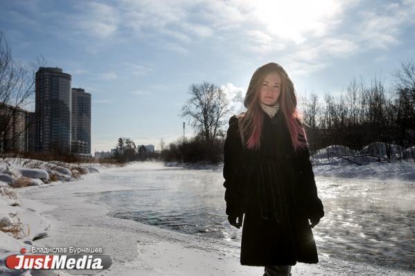 Мастер по росписи одежды Екатерина Рожкова: «Здесь я наслаждаюсь настоящей русской зимой и сугробами, которые лежат аж до весны». В Екатеринбурге -15 градусов - Фото 7