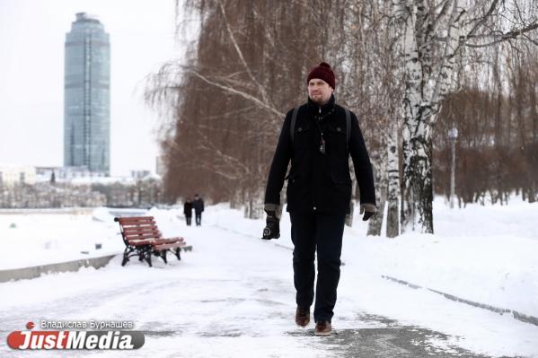 Историк Василий Запарий: «Потеплело, поэтому я решил поснимать на пленку, она красиво нарисует то, что мы видим». В Екатеринбурге -3 градуса - Фото 7