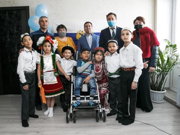 Многодетная семья из Большого Истока, потерявшая в пожаре дом, переехала в новое жилье - Фото 5
