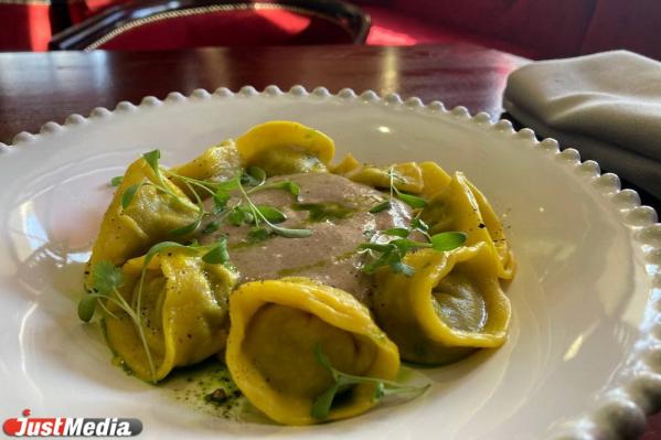 Вода за 220₽ и недожаренный стейк из капусты. Как постящемуся екатеринбуржцу не умереть от голода - Фото 14