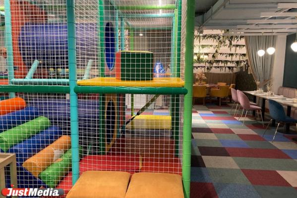 Лабиринты, няня и чтоб никакой картошки фри! Ищем лучшее в Екатеринбурге кафе с детскими комнатой и меню - Фото 14