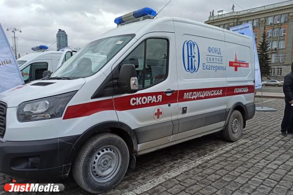 В Екатеринбург прибыло 25 новых машин скорой помощи - Фото 5