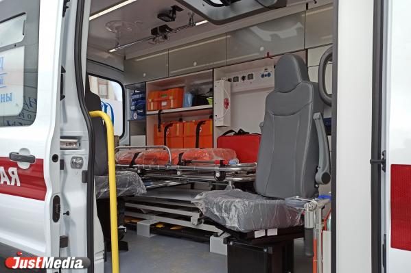 В Екатеринбург прибыло 25 новых машин скорой помощи - Фото 8