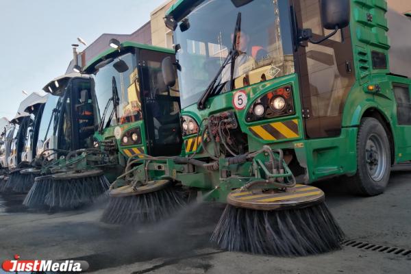 Коммунальщики Екатеринбурга приняли технику к лету - Фото 9
