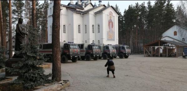 Силовики выдворили монахинь с территории Среднеуральского монастыря - Фото 2