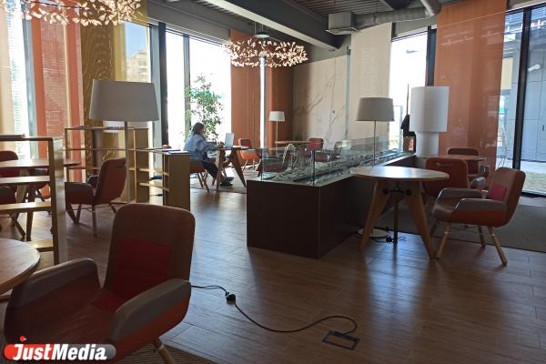 Окна, которые нельзя открывать, и магазины, до которых еще надо дойти. Чем жизнь в Clever Park отличается от жизни на картинках - Фото 9