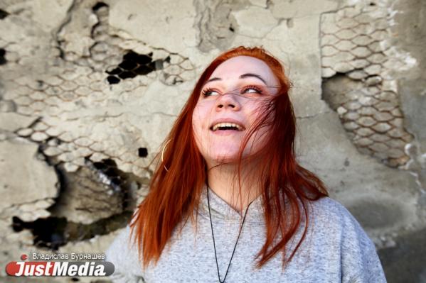 Студентка-библиотекесса Аркадия Грейс Вереск: «Район, в котором я живу, называет Солнечный, но там постоянно ветрено». В Екатеринбурге +15 градусов - Фото 7