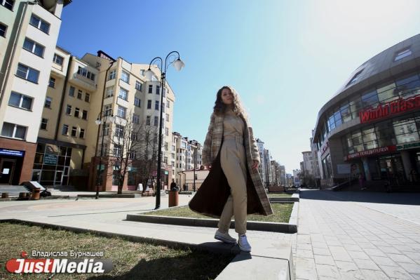 Анастасия Шлентова, «Открытые клетки»: «Я люблю шторм, ураган и цунами, мне кажется, этого не хватает в Екатеринбурге». В столице Урала +16 градусов - Фото 6
