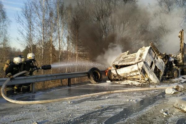 В МЧС рассказали подробности ДТП с пожаром на Тюменском тракте. ФОТО, ВИДЕО - Фото 4