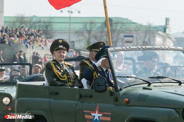 «Тигр» и «Терминатор». В Екатеринбурге на параде Победы представили новейшую военную технику - Фото 2