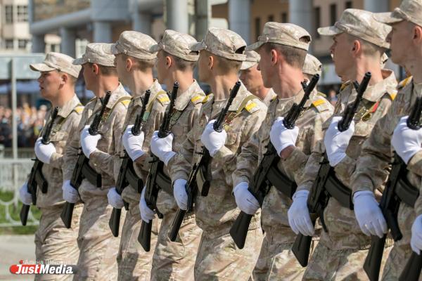 «Тигр» и «Терминатор». В Екатеринбурге на параде Победы представили новейшую военную технику - Фото 9