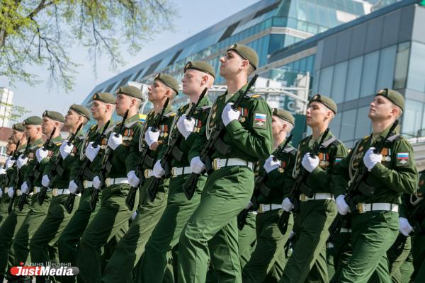 «Тигр» и «Терминатор». В Екатеринбурге на параде Победы представили новейшую военную технику - Фото 11