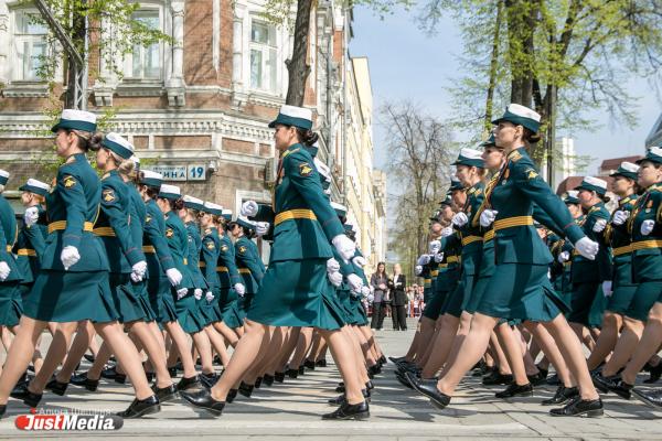 «Тигр» и «Терминатор». В Екатеринбурге на параде Победы представили новейшую военную технику - Фото 12
