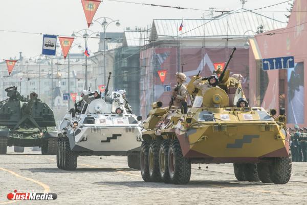 «Тигр» и «Терминатор». В Екатеринбурге на параде Победы представили новейшую военную технику - Фото 13