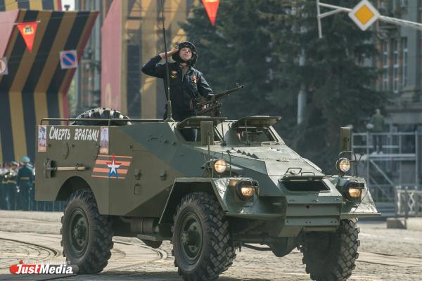 «Тигр» и «Терминатор». В Екатеринбурге на параде Победы представили новейшую военную технику - Фото 15