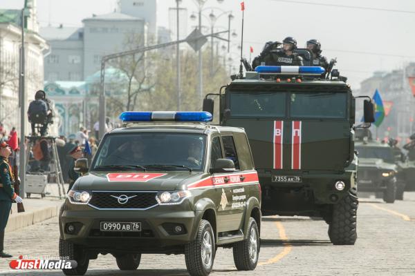 «Тигр» и «Терминатор». В Екатеринбурге на параде Победы представили новейшую военную технику - Фото 16