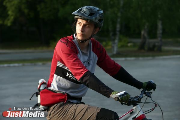 Студент Данил Султанов: «Хорошо катать, когда тепло, особенно с горки». В Екатеринбурге +30 градусов - Фото 4