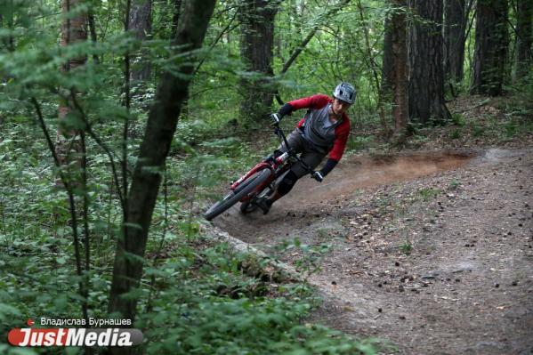 Студент Данил Султанов: «Хорошо катать, когда тепло, особенно с горки». В Екатеринбурге +30 градусов - Фото 5