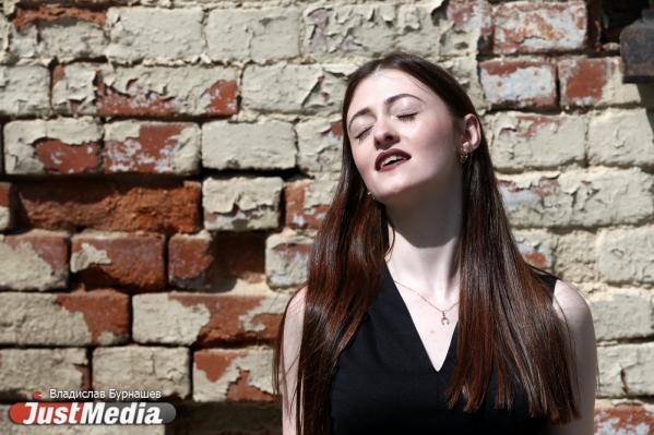 Сотрудник банка Евгения Колесникова: «Пусть всегда будет солнечная погода и восхитительное настроение». В Екатеринбурге +15 градусов - Фото 4