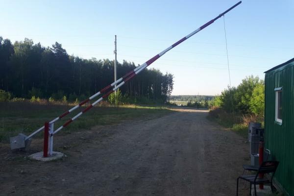 Полиция изъяла будку охраны и шлагбаум на пляже возле «Рамады» - Фото 2