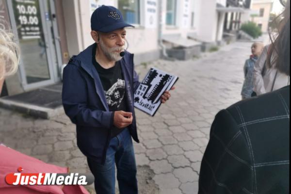 Уральский художник провел арт-эксперимент в Городке милиции, «дополнив» своими картинами реальность - Фото 6