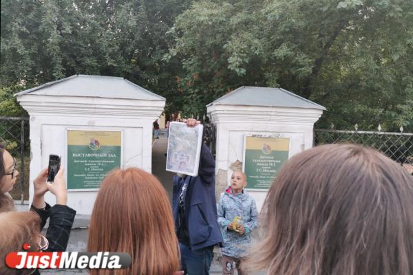 Уральский художник провел арт-эксперимент в Городке милиции, «дополнив» своими картинами реальность - Фото 8