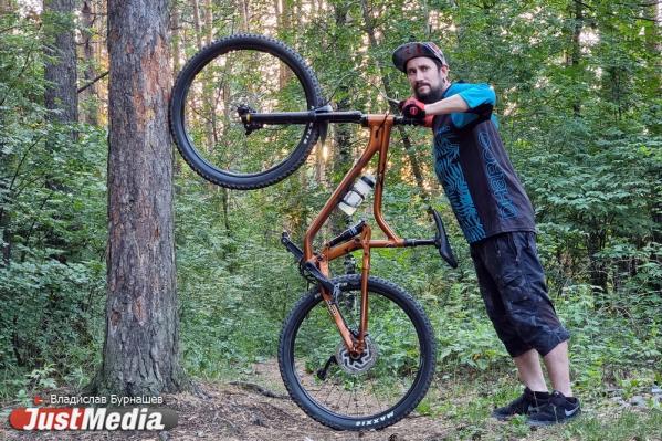 Александр Черных, видеооператор: «Жара, ребятки. Катаемся на великах и пьем больше водички». В Екатеринбурге +34 градуса - Фото 4