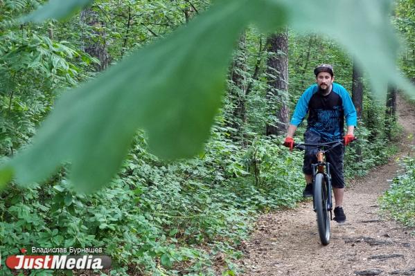 Александр Черных, видеооператор: «Жара, ребятки. Катаемся на великах и пьем больше водички». В Екатеринбурге +34 градуса - Фото 6