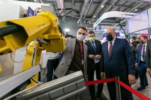 Куйвашев презентовал Мишустину швейное ателье, «цифровые трубы». Особенно понравился проект кампусов УрФУ - Фото 3