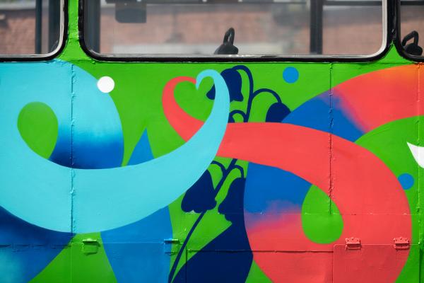 «Драконий» троллейбус от художницы STENOGRAFFIA вышел на рейс по Екатеринбургу  - Фото 4