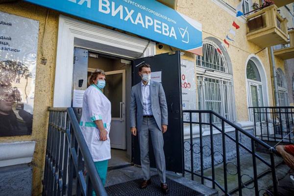 Более двух тысяч екатеринбуржцев прошли вакцинацию от коронавируса во дворах - Фото 2