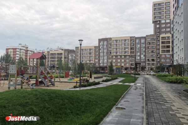 Мэр Екатеринбурга похвалил застройщика «Солнечного» за ландшафтный дизайн, «сухие ноги» и пообещал трамвай - Фото 2