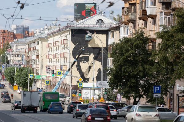 Сегодня юбилей легендарного уральского разведчика Николая Кузнецова. Уличный художник Вячеслав Moff готовит масштабное граффити   - Фото 2