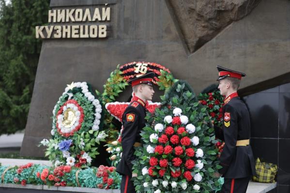 Сегодня юбилей легендарного уральского разведчика Николая Кузнецова. Уличный художник Вячеслав Moff готовит масштабное граффити   - Фото 3