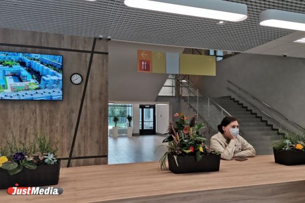 В Екатеринбурге открыли муниципальную чудо-школу в стиле неоконструктивизма. Куйвашев - она похожа на современный IT-офис - Фото 8