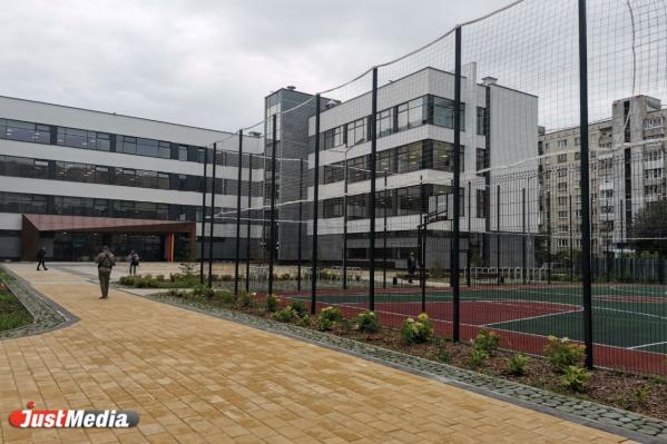 В Екатеринбурге открыли муниципальную чудо-школу в стиле неоконструктивизма. Куйвашев - она похожа на современный IT-офис - Фото 11