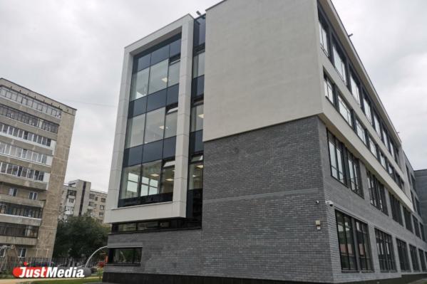 В Екатеринбурге открыли муниципальную чудо-школу в стиле неоконструктивизма. Куйвашев - она похожа на современный IT-офис - Фото 13