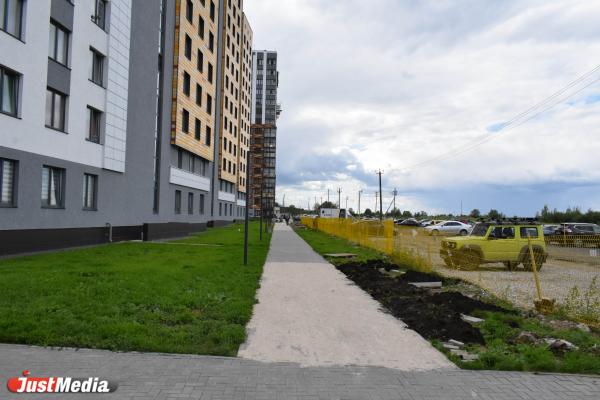 Загадка «Янтарной долины». Куда пропала аллея и паркинг? Обзор нового жилого комплекса на ВИЗе - Фото 2