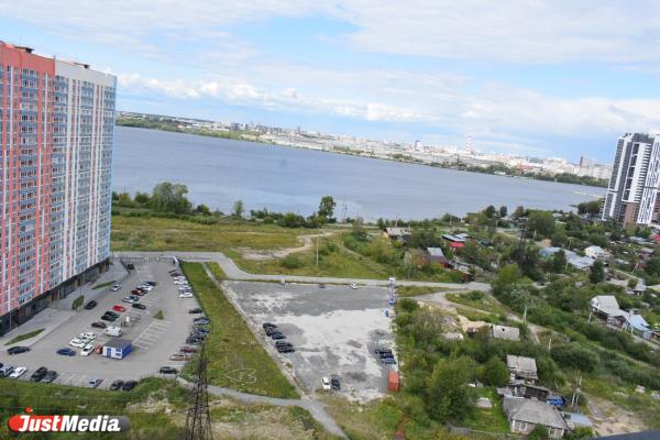 Загадка «Янтарной долины». Куда пропала аллея и паркинг? Обзор нового жилого комплекса на ВИЗе - Фото 14