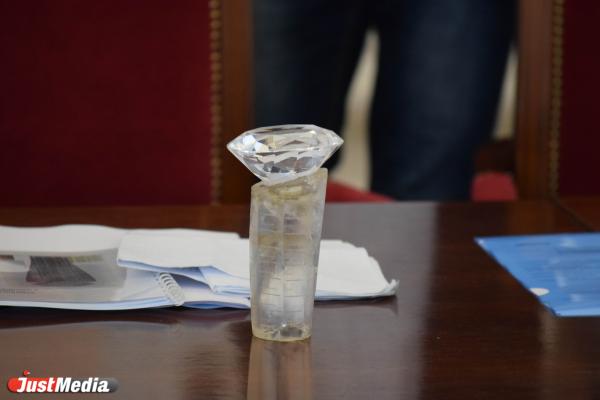 Градсовет отклонил концепцию вращающейся башни на месте недостроя в Банковском переулке - Фото 3